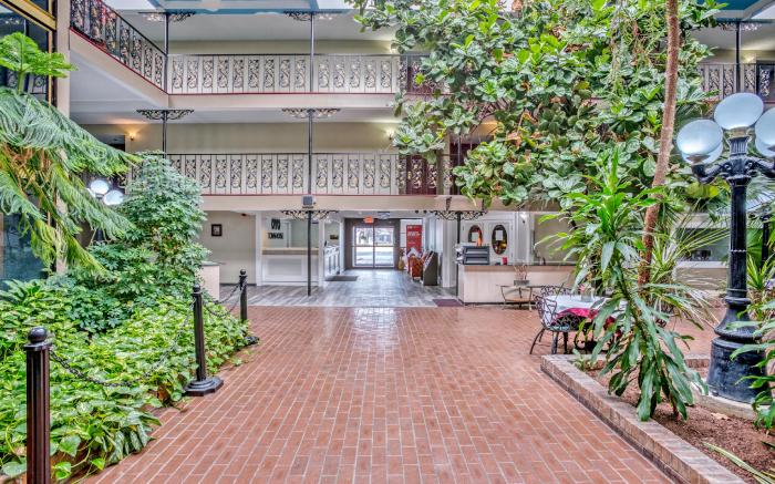 OYO Townhouse Tulsa Woodland Hills