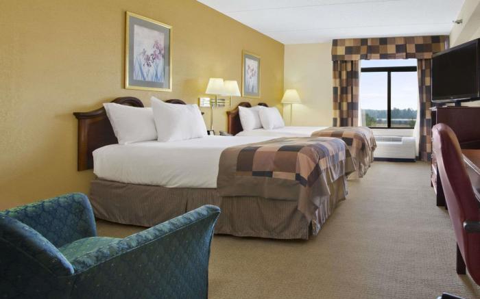 La Quinta Inn & Suites by Wyndham Raleigh Downtown North
