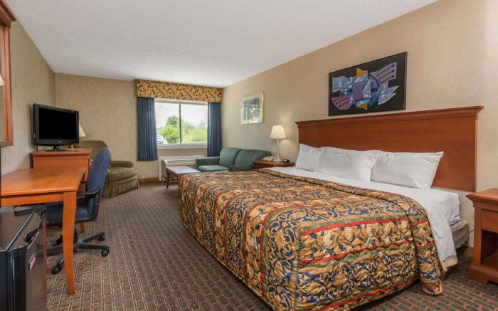 Days Inn by Wyndham Columbus IN