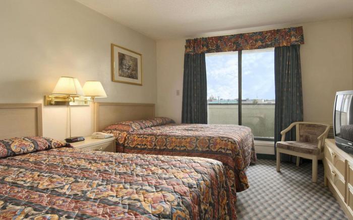Super 8 By Wyndham Red Deer