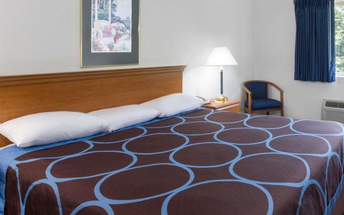 Super 8 By Wyndham Kingston
