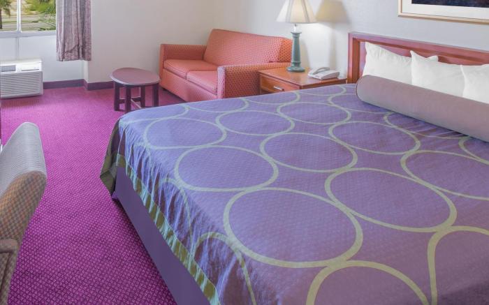 Super 8 by Wyndham Biloxi