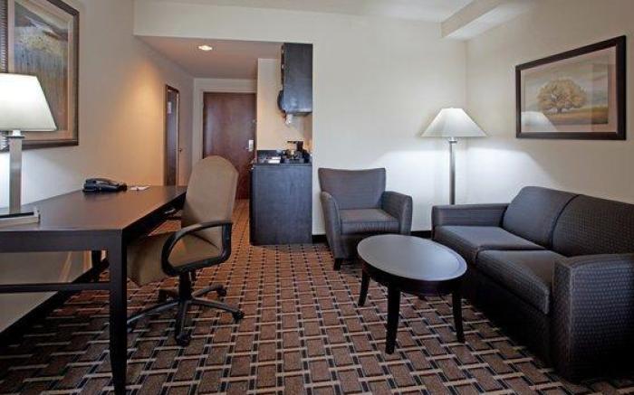 Holiday Inn Express Hotel & Suites Hope Mills-Fayetteville Airport By IHG