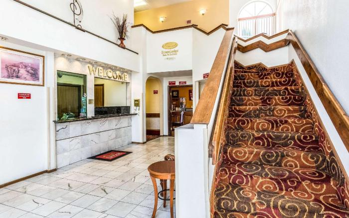 Econo Lodge Inn & Suites Albuquerque East I-40 Eubank Exit