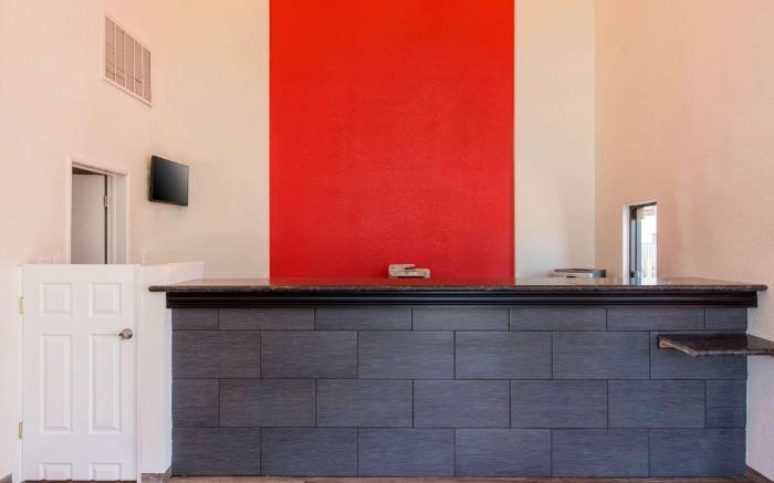 Baymont by Wyndham Bakersfield
