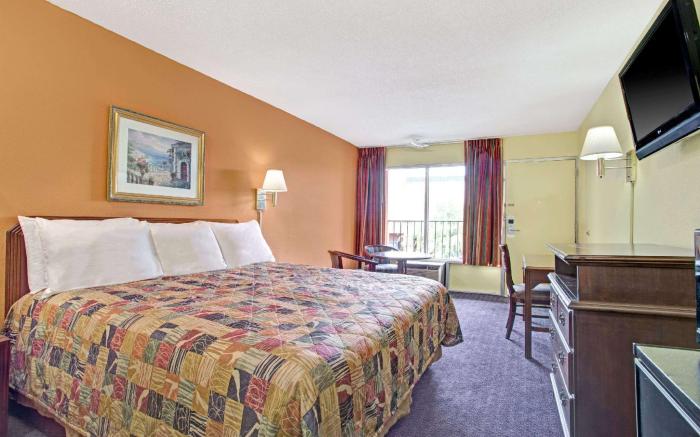 Days Inn by Wyndham Benson