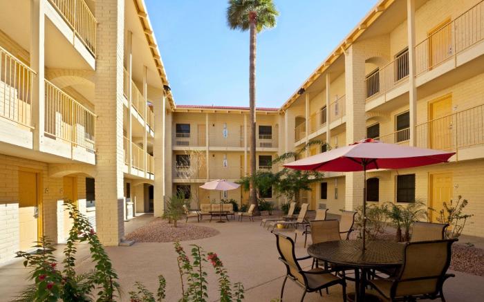 La Quinta Inn by Wyndham Phoenix Sky Harbor Airport