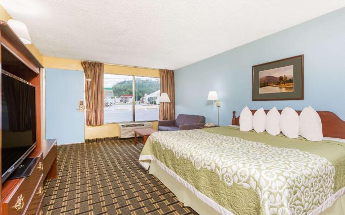 Days Inn by Wyndham Clayton