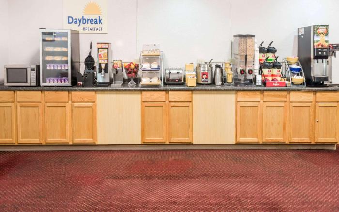 Days Inn by Wyndham Columbus North