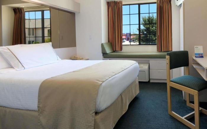 Travelodge by Wyndham Arlington/Dallas Area