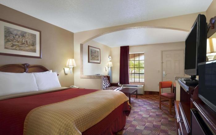 Days Inn & Suites by Wyndham Tuscaloosa - Univ. of Alabama