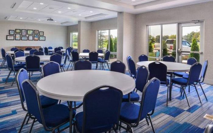 Holiday Inn Express & Suites - Siloam Springs By IHG