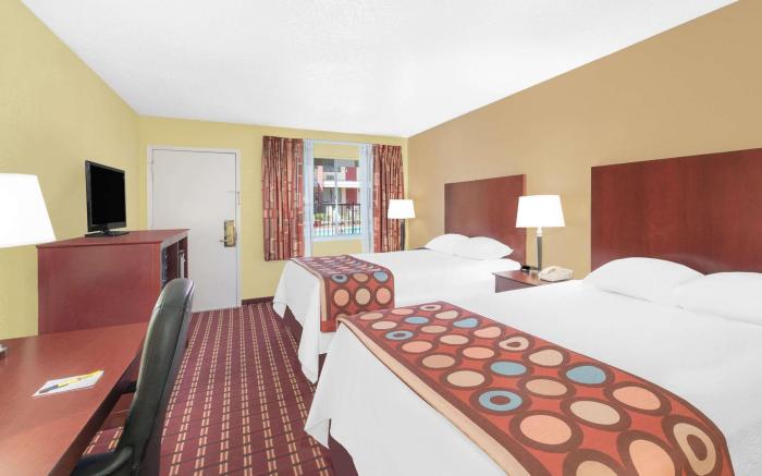 Super 8 By Wyndham Kerrville Tx