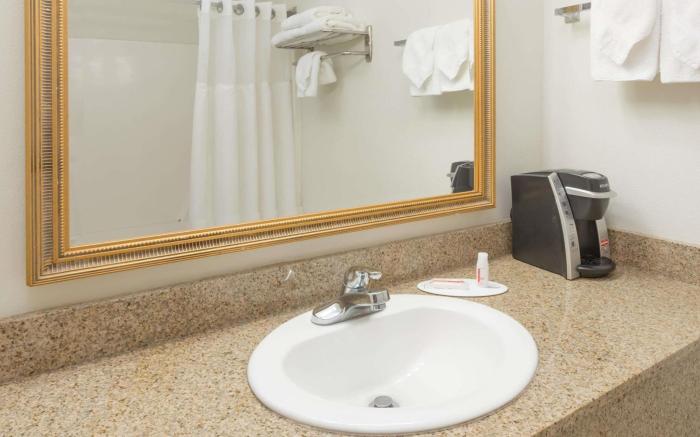 Days Inn by Wyndham Biloxi Beach