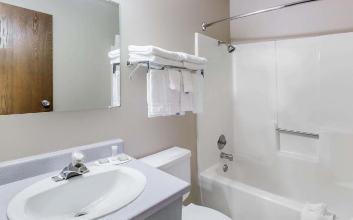 Super 8 By Wyndham Madison