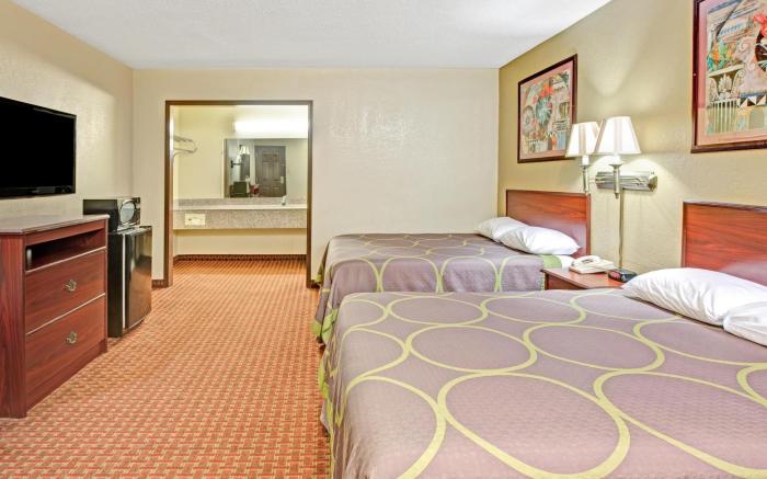 Super 8 By Wyndham Shawnee