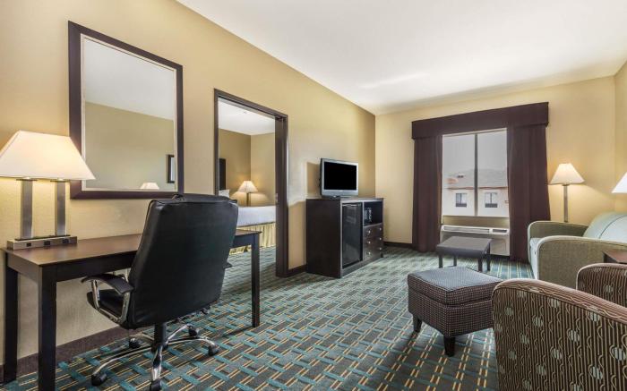 Days Inn & Suites by Wyndham Mineral Wells