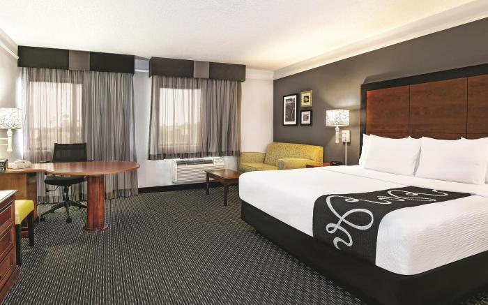 La Quinta Inn & Suites by Wyndham Houston Baytown East