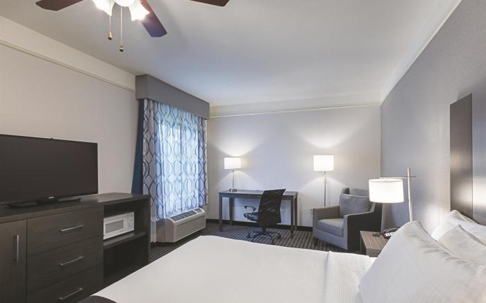 La Quinta Inn & Suites by Wyndham Conroe