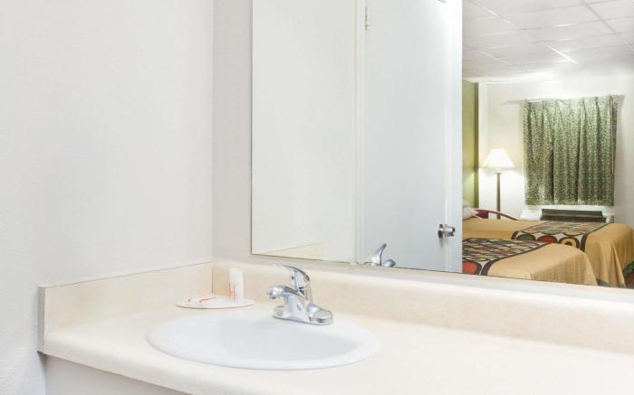 Super 8 by Wyndham Fredericksburg