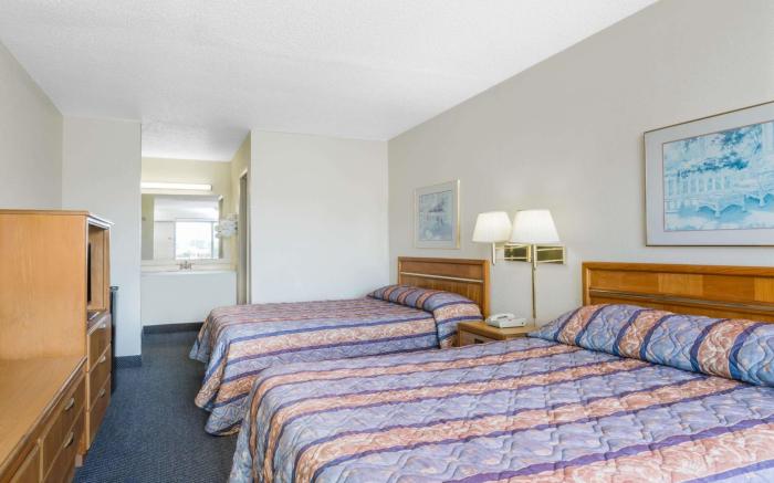 Knights Inn - Collinsville, VA