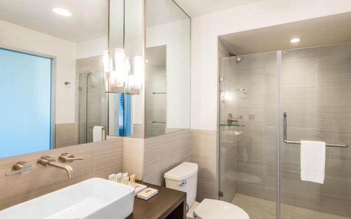 Harbor House Hotel and Marina