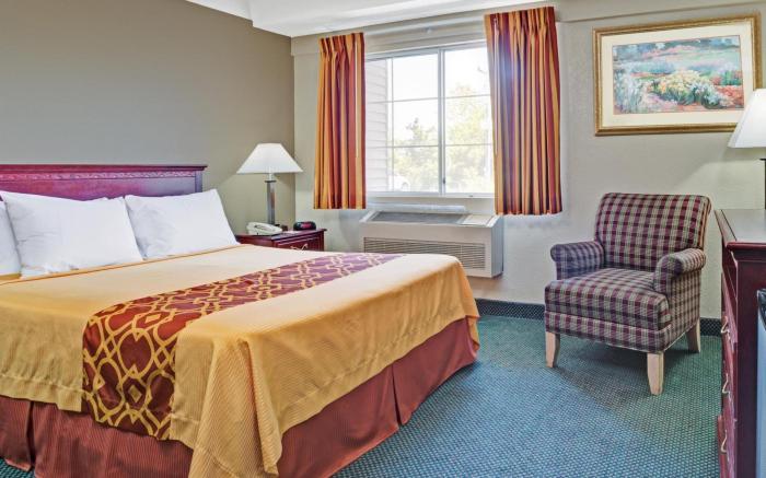 Travelodge by Wyndham Iowa City