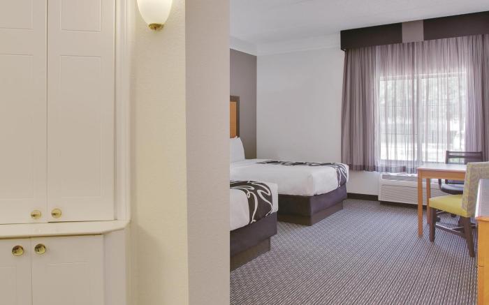 La Quinta Inn & Suites by Wyndham Houston West Park 10