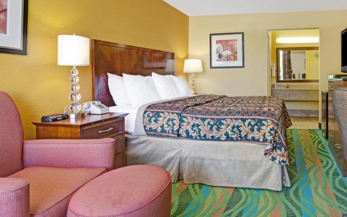 Days Inn by Wyndham Norfolk Military Circle