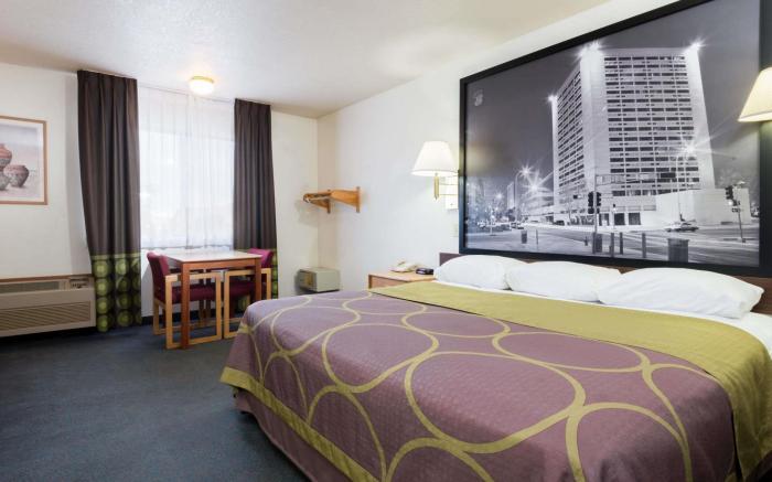 Super 8 By Wyndham Bernalillo
