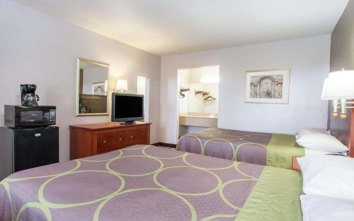 Super 8 By Wyndham Monroe West