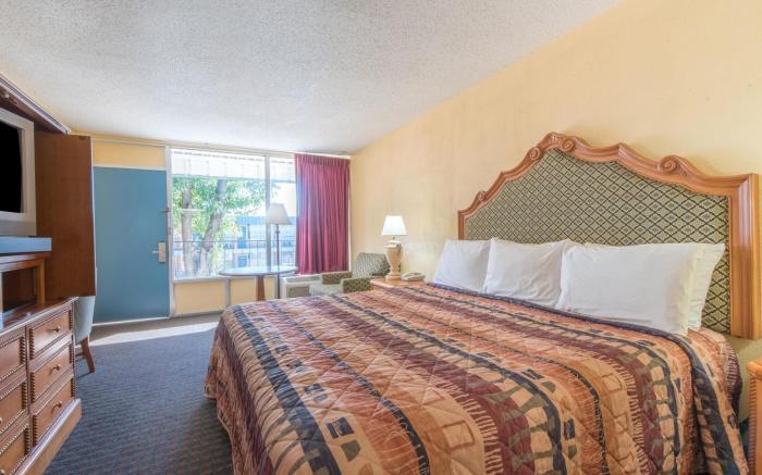 Knights Inn Lawton