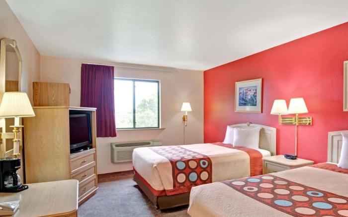 Super 8 By Wyndham Albuquerque West/Coors Blvd