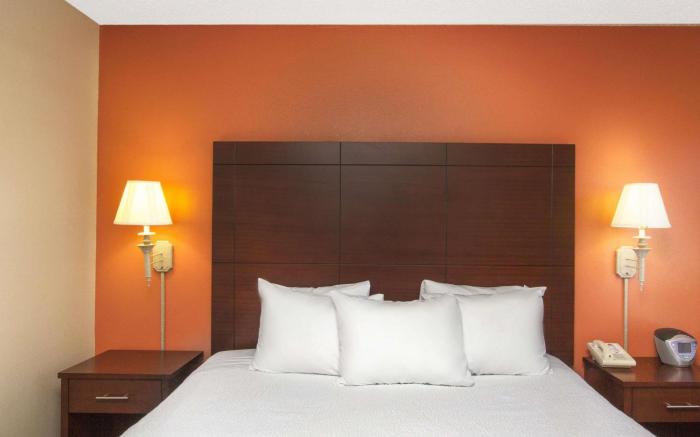 Days Inn by Wyndham Fremont