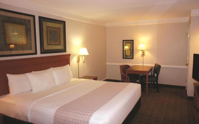 Super 8 by Wyndham Austin South