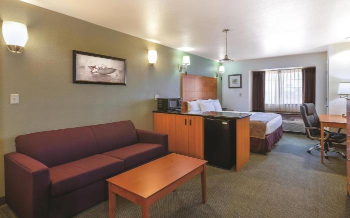 La Quinta Inn & Suites by Wyndham Tulare