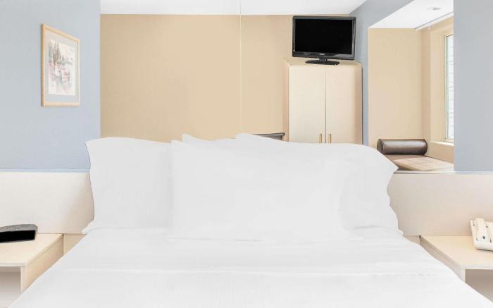Microtel Inn & Suites by Wyndham Clear Lake