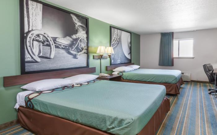 Super 8 By Wyndham Chickasha