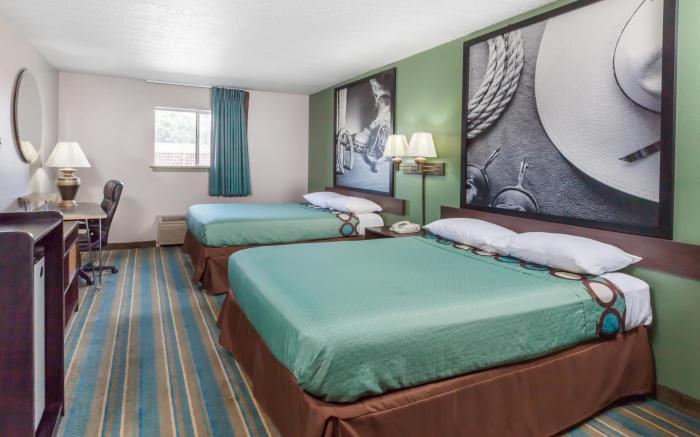 Super 8 By Wyndham Chickasha