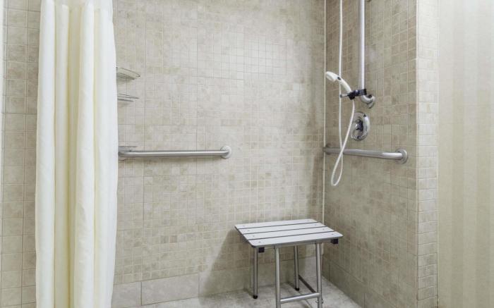 Days Inn & Suites by Wyndham Columbus East Airport