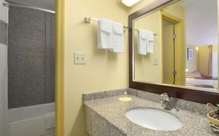 Days Inn by Wyndham Brunswick/St. Simons Area