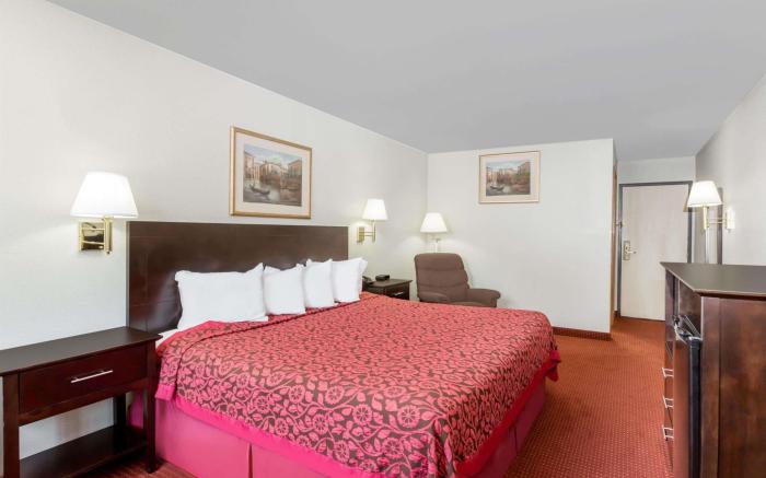 Days Inn & Suites by Wyndham Des Moines Airport