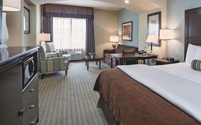 La Quinta Inn & Suites by Wyndham DFW Airport West - Euless