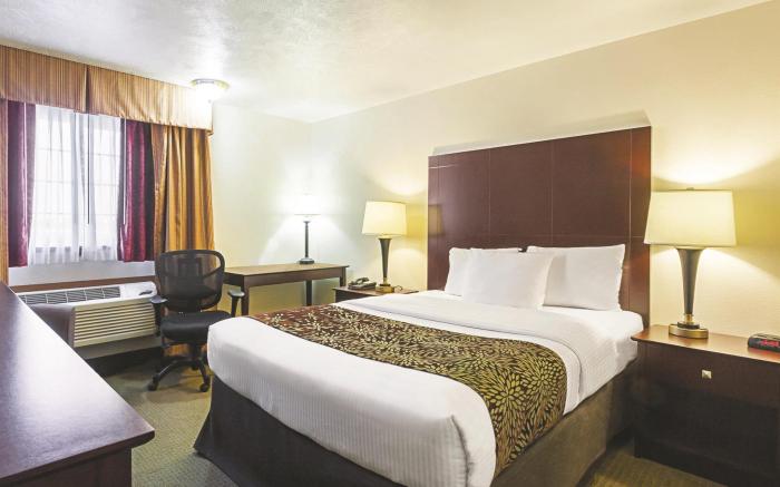 La Quinta Inn & Suites by Wyndham Woodburn