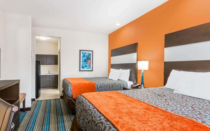 Days Inn & Suites by Wyndham Katy