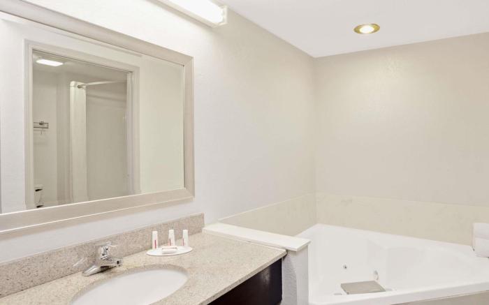 Super 8 By Wyndham Gainesville