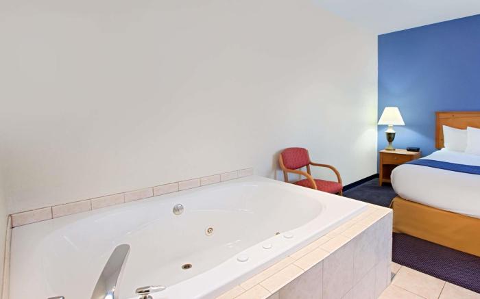 Days Inn by Wyndham Mackinaw City/Bridgeview Area