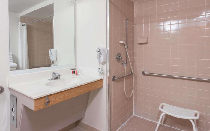Super 8 By Wyndham Germantown/Milwaukee