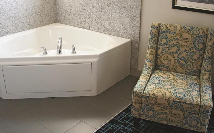 La Quinta Inn & Suites by Wyndham Kansas City Airport