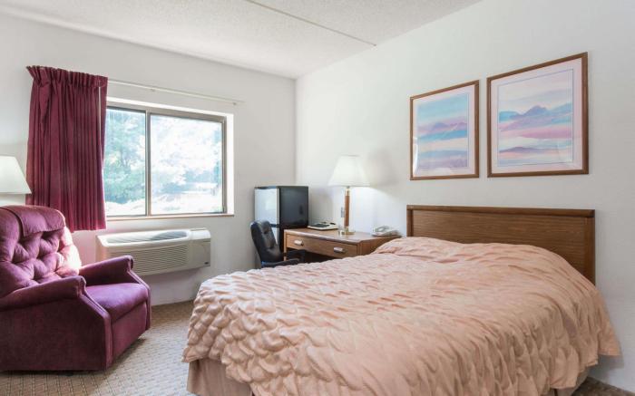 Super 8 By Wyndham Groton